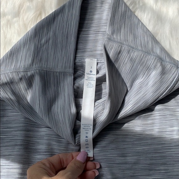 BNWOT faded grey to white Lululemon tights - Picture 2 of 3